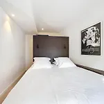 3p Between Croisette Beaches And Antibes Street *