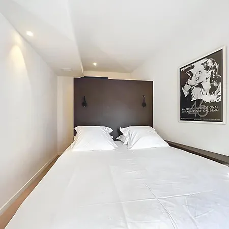 3p Between Croisette Beaches And Antibes Street *
