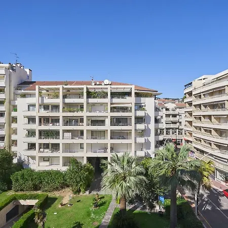 3p Between Croisette Beaches And Antibes Street