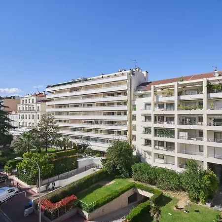 3p Between Croisette Beaches And Antibes Street